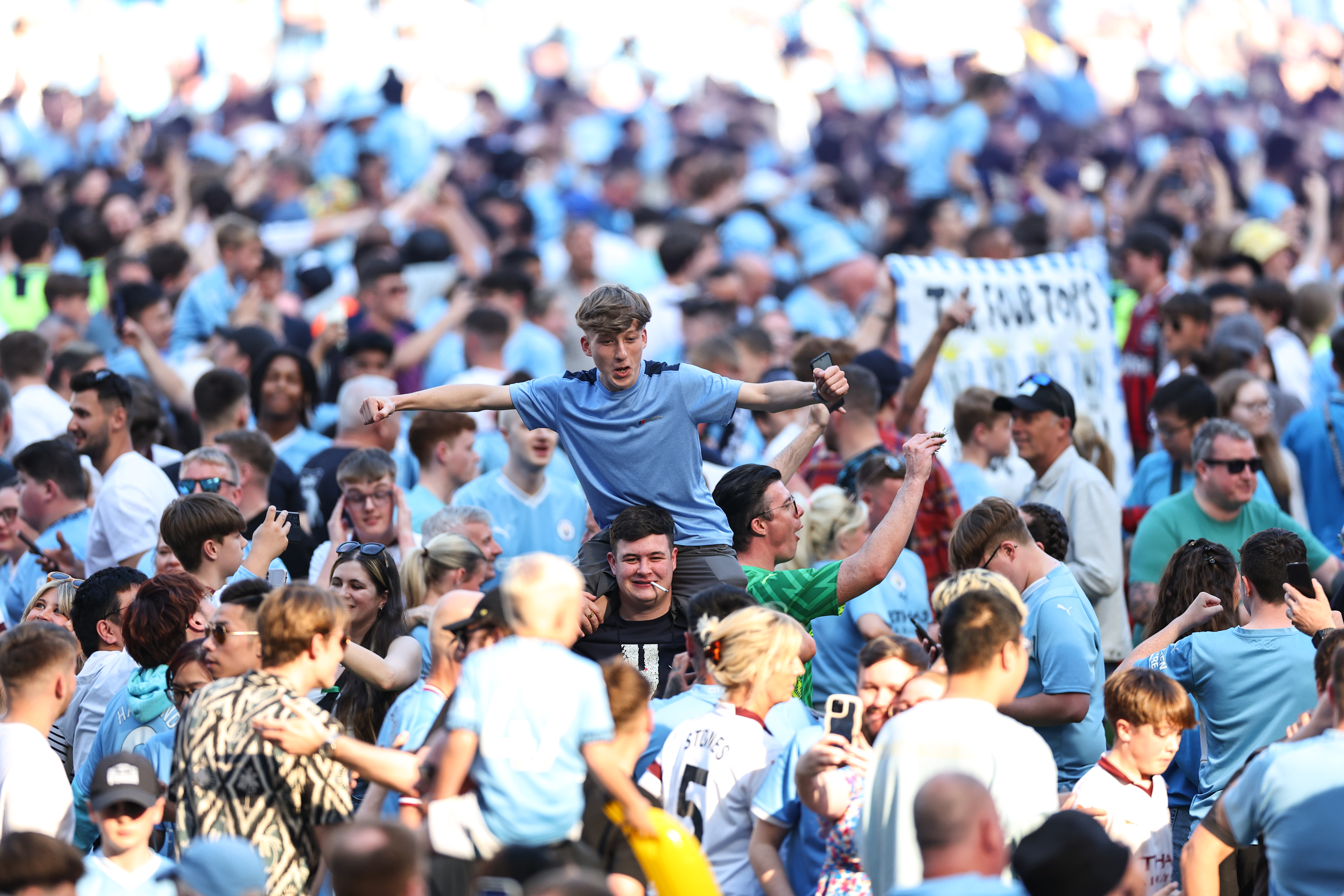 City fans have been told to stick to the M1 while United supporters should take the M6, M42 and M40 to avoid clashes at service stations