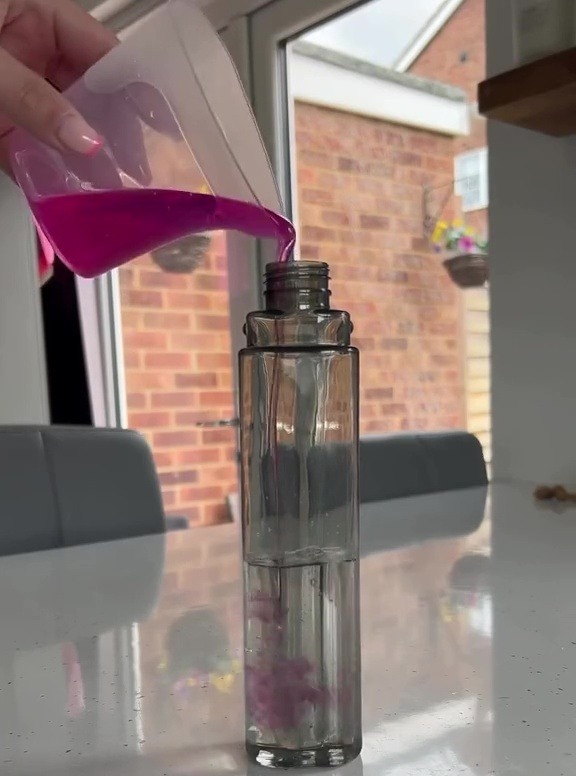 Just fill up the bottle with your cleaning liquid, and get to work