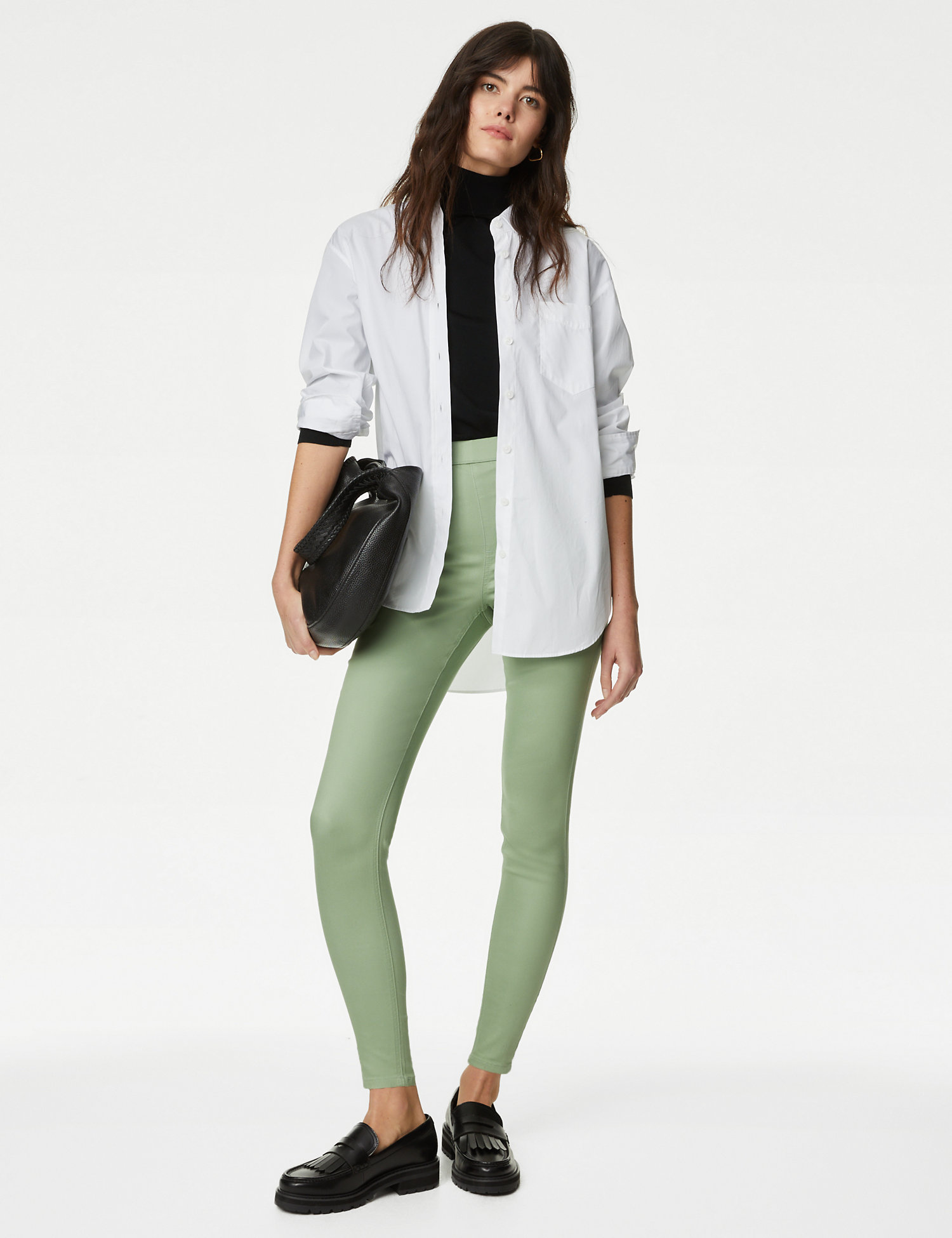 The jeggings are sure to provide the ultimate flattering fit thanks to the unique Sculpt & Lift fabric