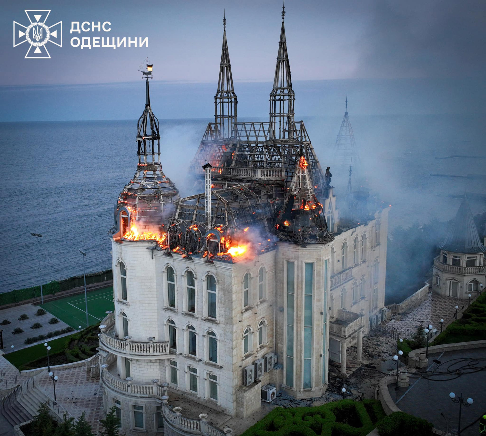 The 'Harry Potter' law academy burns during the April 29 strike