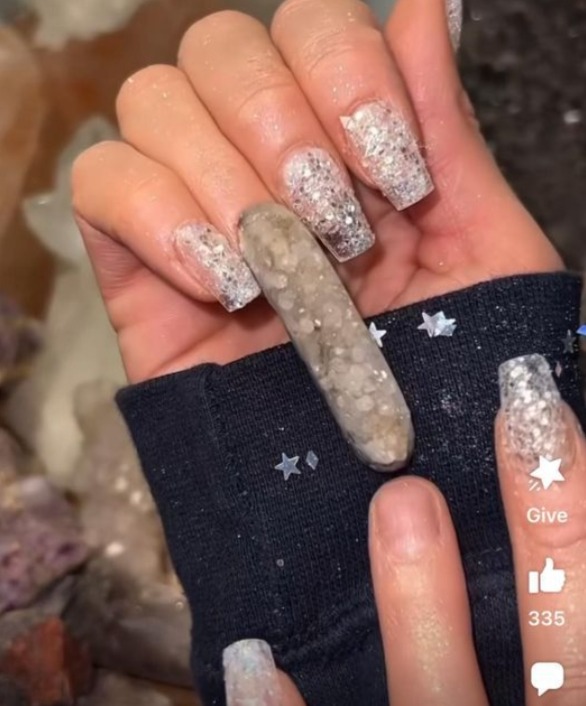 People were horrified by the nail art, comparing it to rocks and animal waste