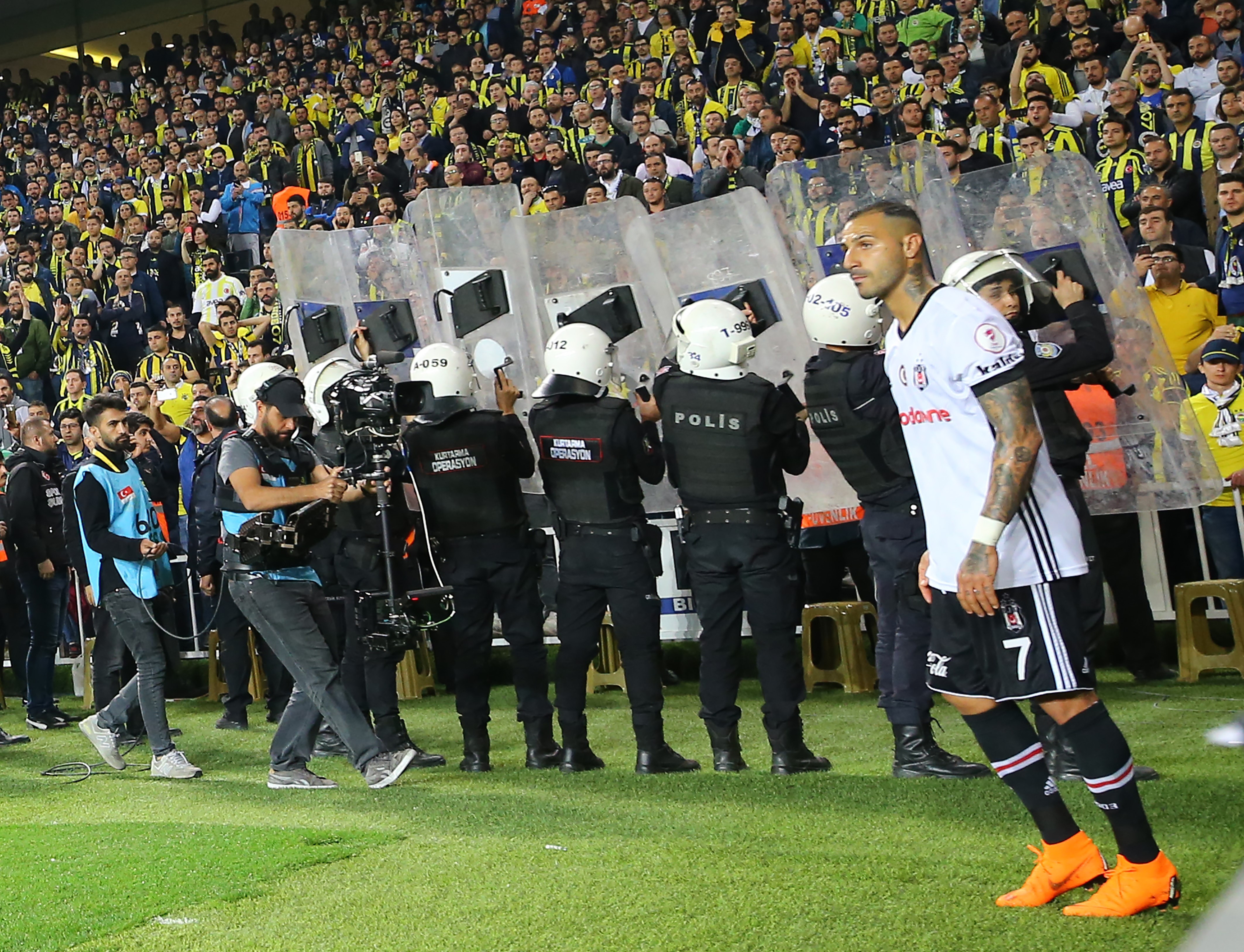 Police offers protect Besiktas ace Ricardo Quaresma with riot shields