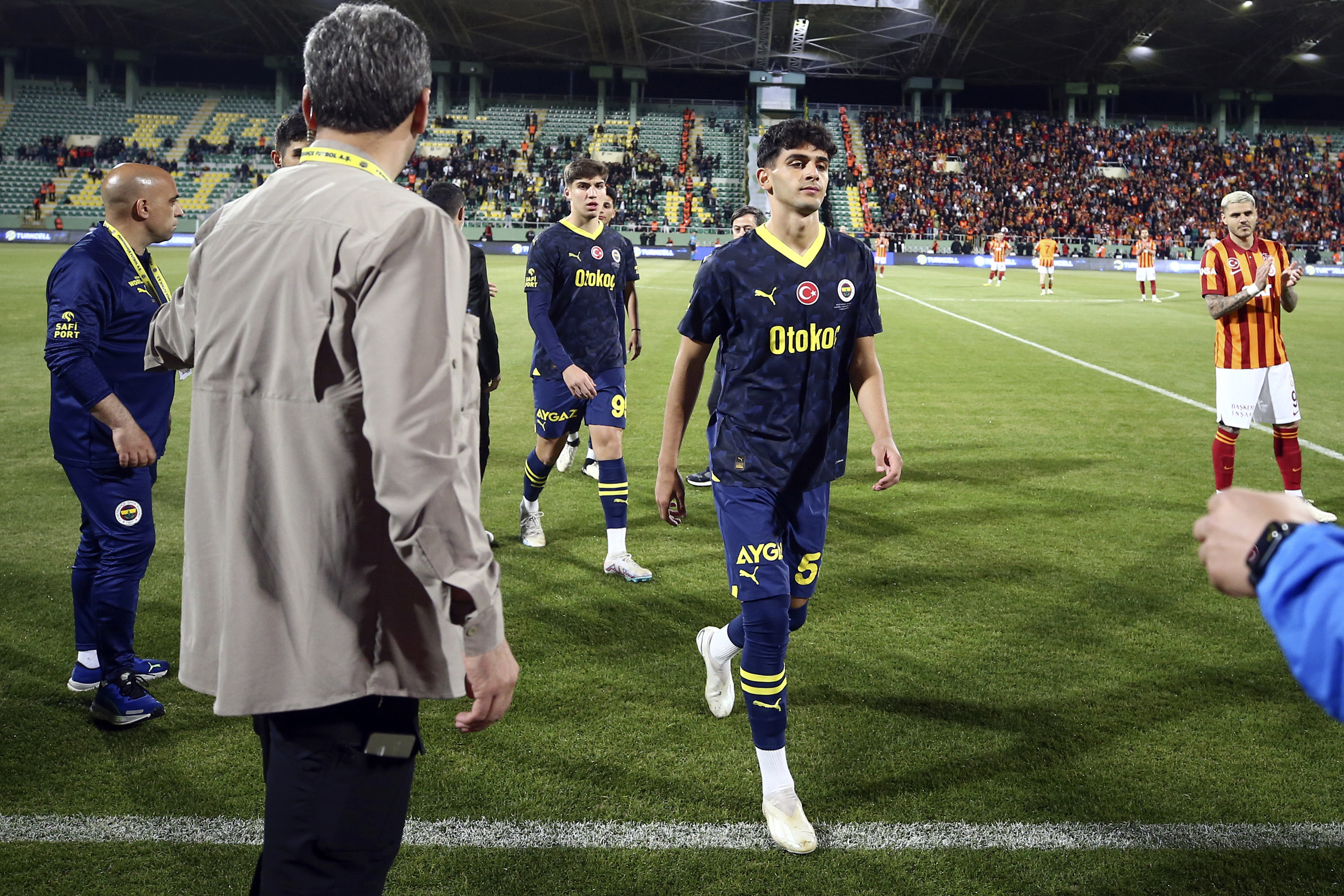 Fenerbahce players walked off just a minute into the Super Cup final