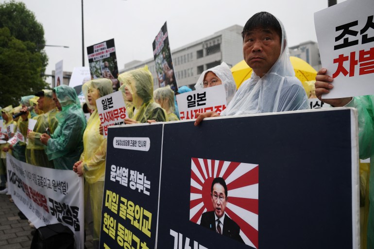 South Korean activists take part in an anti-Japan rally near the Presidential Office in Seoul, South Korea, May 26, 2024. REUTERS/Kim Hong-Ji