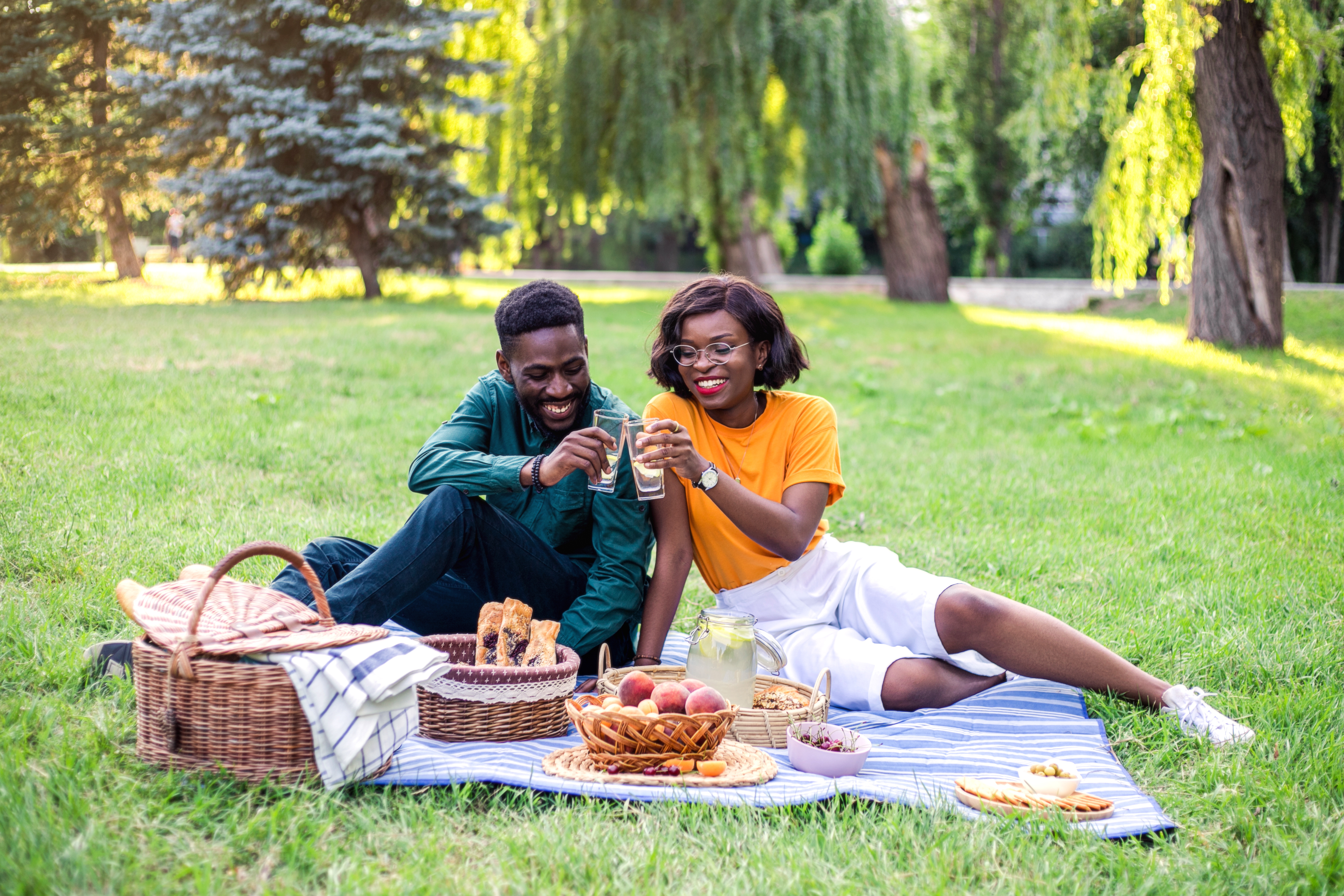 A picnic in the park is a great idea for a free date night