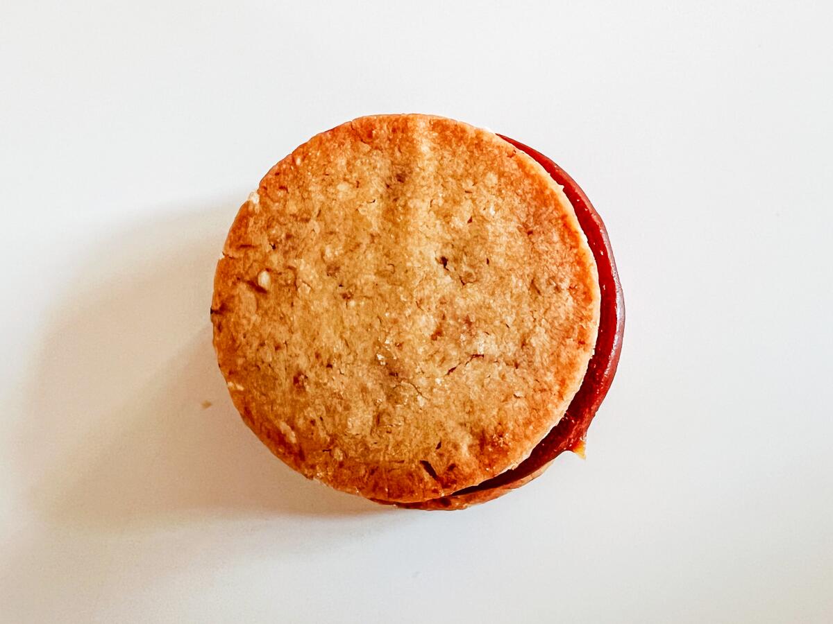 A gusto alfajor de nuez.