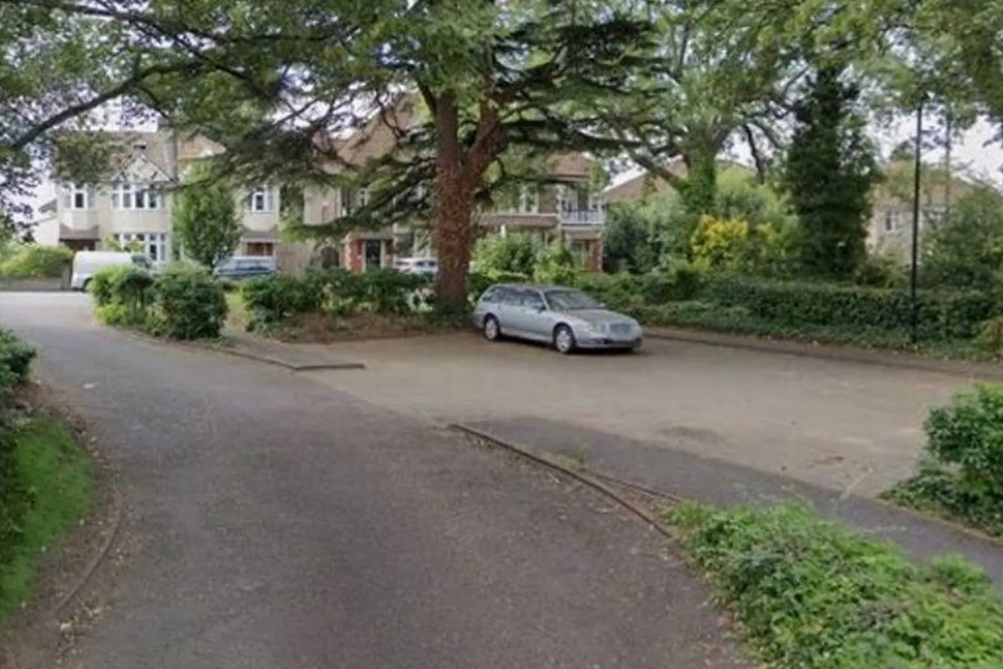 Cops scrambled to a street in Bristol