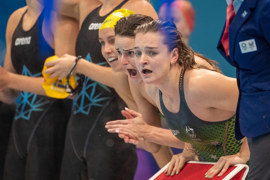 Emma Mckeon of Australia, Kaylee Mckeown of Australia and Chelsea Hodges cheer