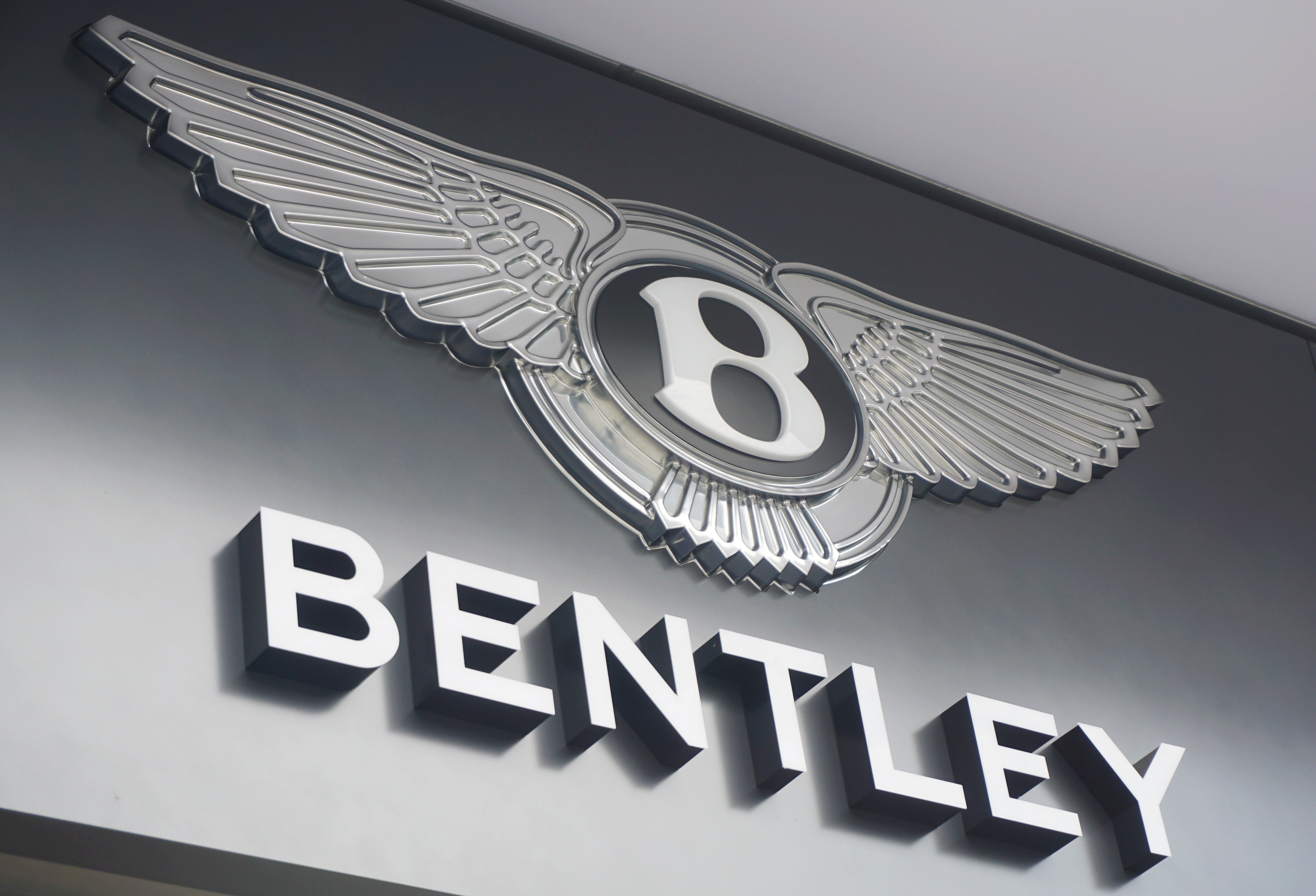 Bentley originally manufactured aircraft engines