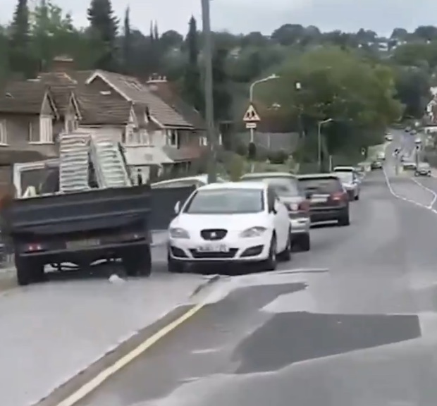 The lorry driver then swerves back to other pavement, narrowly missing some parked cars