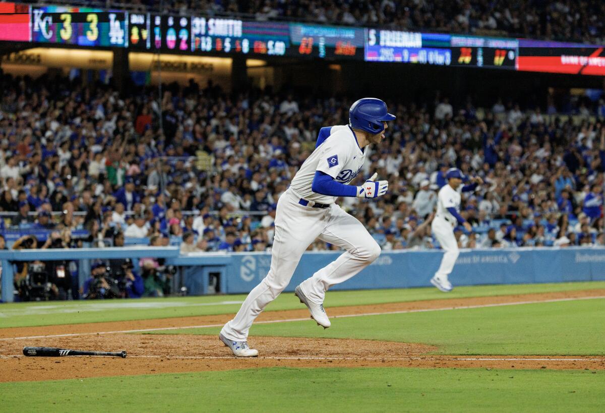 Freddie Freeman drives in the go-ahead run on a single in the eighth inning against the Royals on Friday.