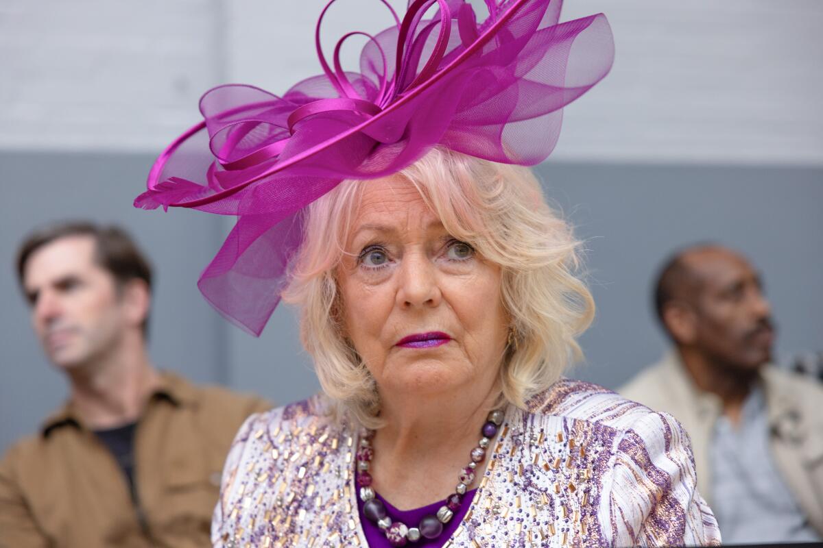 A woman in a fuschia fascinator.