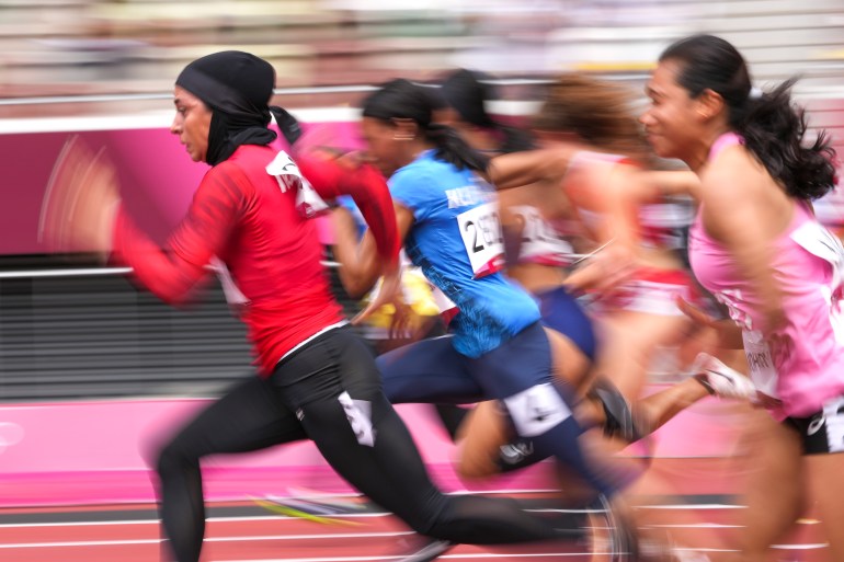 Women sprinter Farzaneh Fasihi leading race.