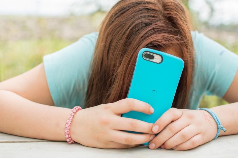 The Los Angeles Unified School District voted 5 to 2 on Tuesday on a resolution that would ban student access to smartphones and social media during school, breaks and lunch as early as January. Board members blamed cellphones for distracted learning, limited social interaction, bullying and anxiety. File Photo courtesy of Pixabay