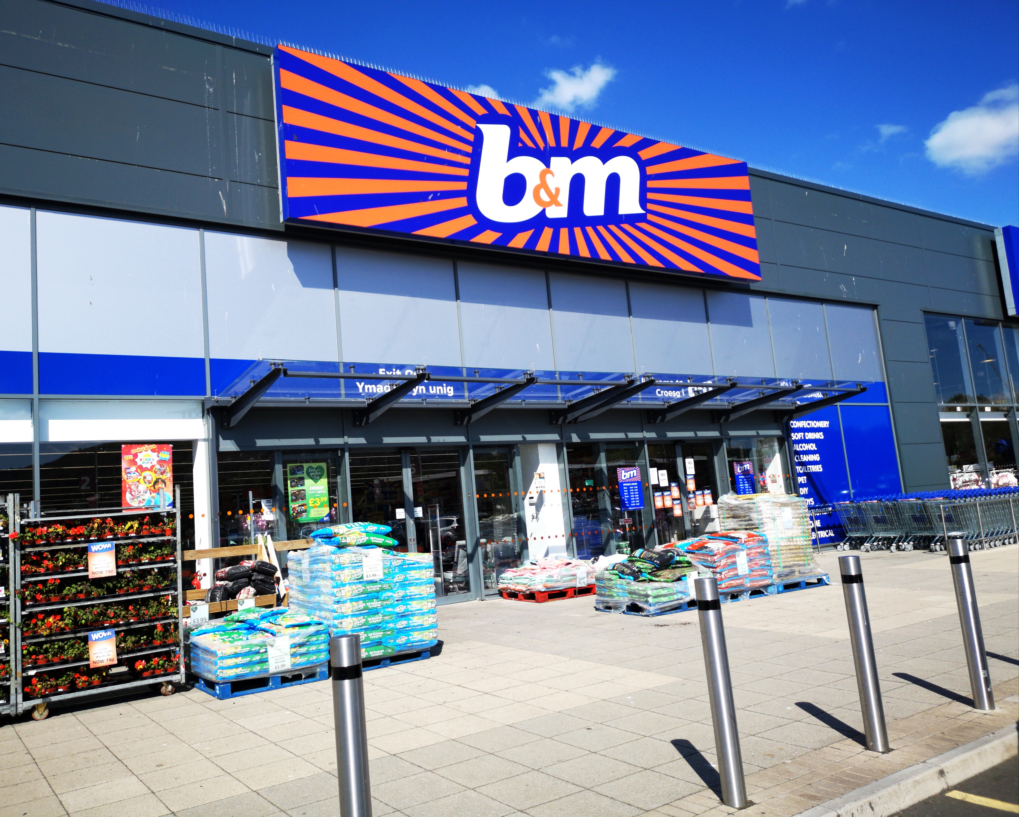 Pet owners have been left jumping for joy after spotting a 10p bargain dog product on shelves in B&M