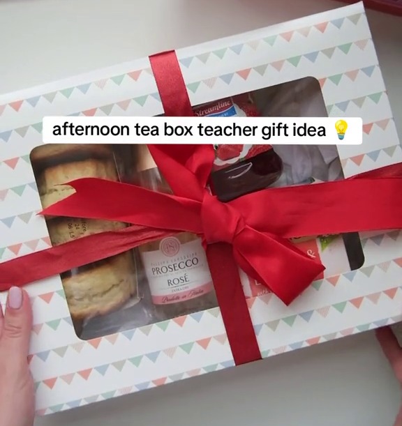 A mum showed how she compiled afternoon tea teacher gifts using a £5 B&M box