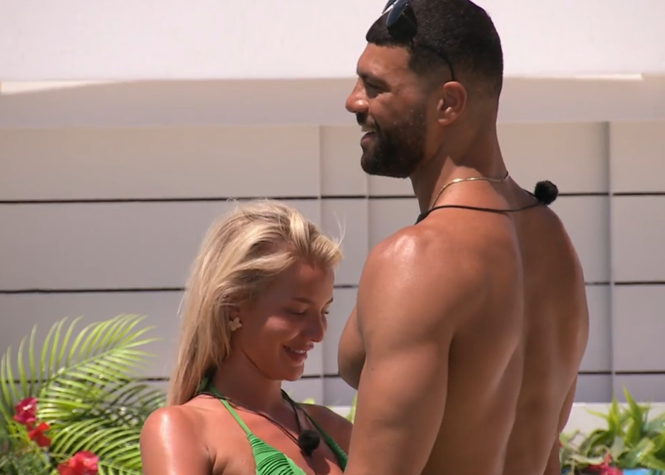 Blade asked her to apply his sun cream for him