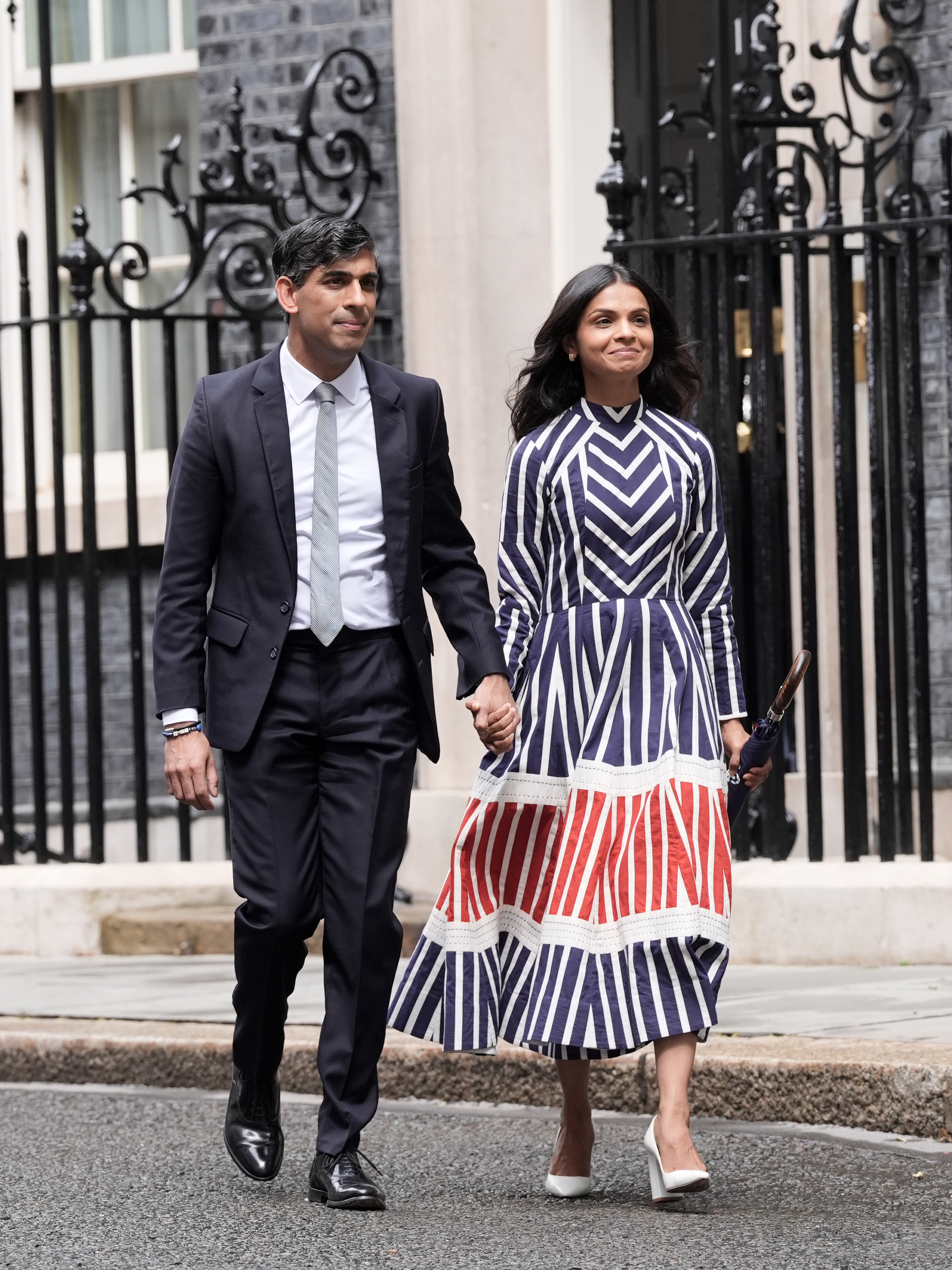 As Rishi Sunak and his wife Akshata leave No10 after defeat, a blame game erupts among the Tories