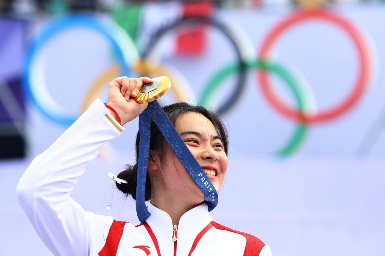 Paris 2024 Olympics - BMX Freestyle - Women's Park Victory Ceremony - La Concorde 2, Paris, France - July 31, 2024. Gold medallist Yawen Deng of China celebrates with her medal. REUTERS/Esa Alexander TPX IMAGES OF THE DAY