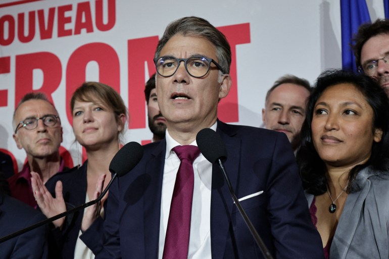 First Secretary of the French left-wing Socialist Party (PS) Olivier Faure (C) delivers a speech after the announcement of initial results during the party's election night event following the first results of the second round of France's legislative election in Paris on July 7, 2024. - (Photo by STEPHANE DE SAKUTIN / AFP)