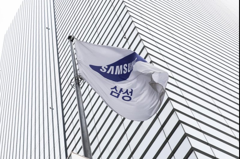 Samsung Electronics estimated Friday that its second-quarter profits increased nearly 15-fold from a year earlier, thanks to demand for memory chips to power artificial intelligence applications. Photo by Yonhap