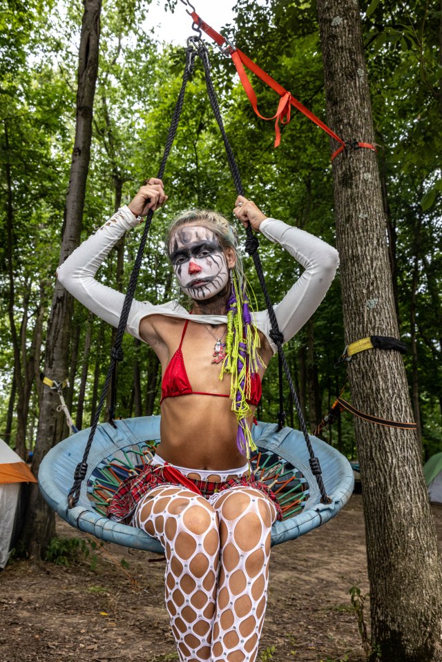 A Jugglette wore the black and white makeup with a red bikini top, white sleeves, and white fishnets