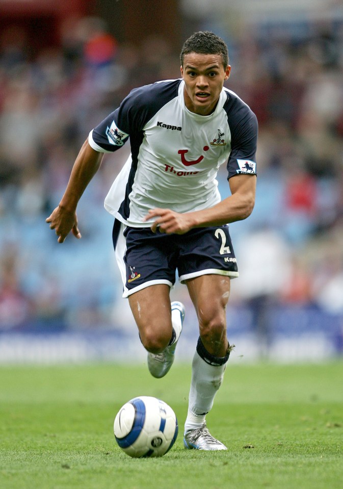 Jenas playing for Tottenham Hotspur in 2005