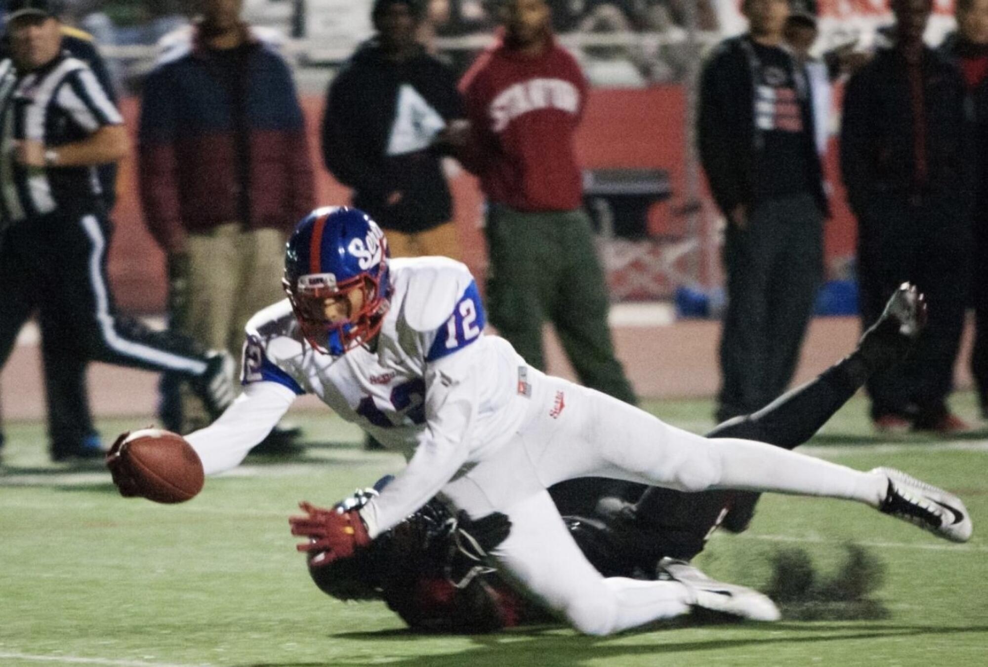 Caleb Wilson of Gardena Serra makes diving catch in 2014 game against Corona Centennial.