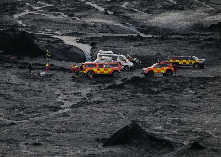 An extensive rescue operation including some 100 people is now underway to pull out the remaining two tourists