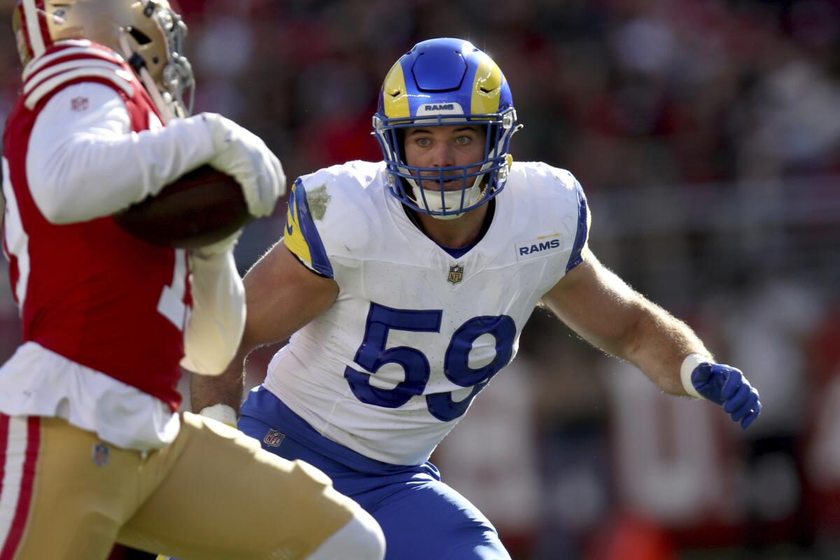  Rams linebacker Troy Reeder (59) pursues in a game against the San Francisco 49ers.