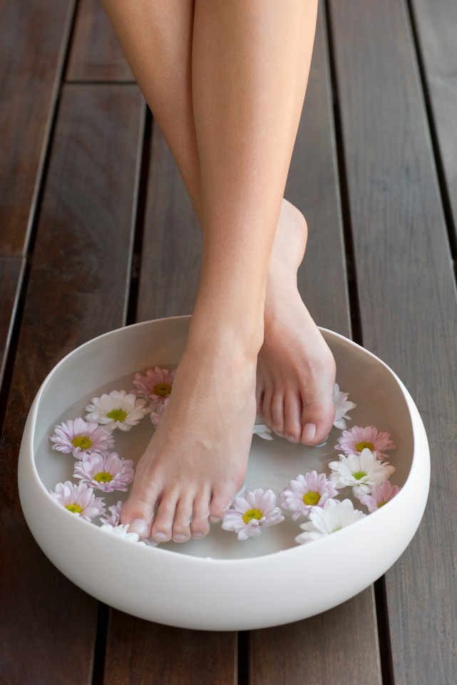 The Reddit user explained how to make a DIY foot soak with kitchen oil and warm water (stock image)