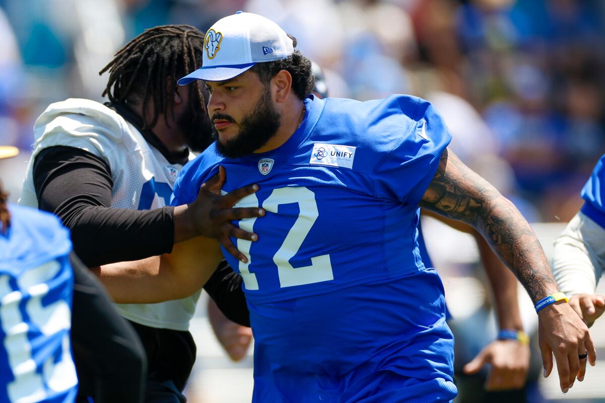 Rams guard/center Jonah Jackson (72) participates in a drill during training camp. 