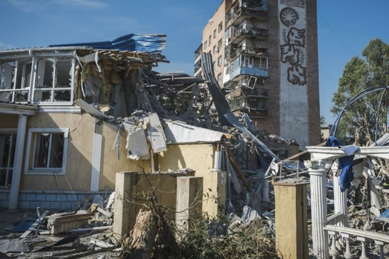 Ukrainian rescuers work at Saphire Hotel after a missile strike in Kramatorsk, Donetsk region of eastern Ukraine. Photo by State Emergency Service of Ukraine/EPA-EFE