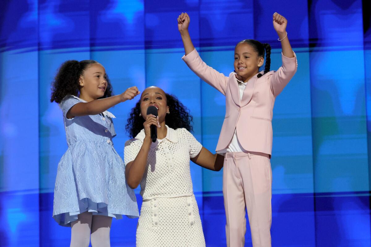 Kerry Washington with grandnieces of Vice President Kamala Harris, Leela Ajagu, left, and Amara Ajagu at the DNC.