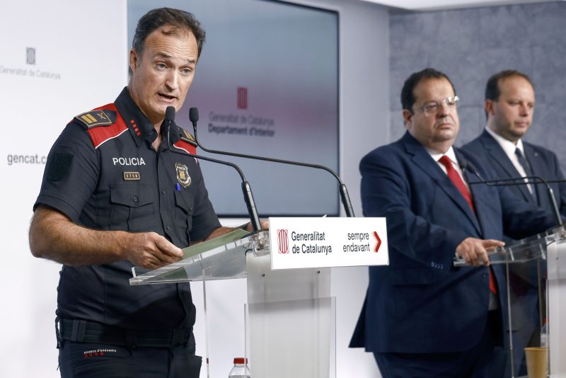 Mossos d'Esquadra chief commissioner Eduard Sallent (L), flanked by Catalonia Interior Minister Joan Ignasi Elena (C) and Mossos director-general Pete Ferrer (R), attempts to explain at a press conference Friday how Catalan authorities failed to apprehend Carles Puigdemont, for whom there is an outstanding arrest warrant for rebellion and sedition related to a failed independence campaign, and allowed him to escape from under their noses. Photo by Quique Garcia/EPA-EFE.