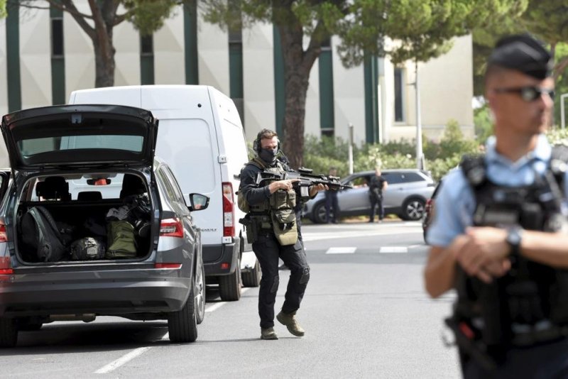 French authorities confirmed Saturday, they are investigating an explosion at a synagogue as "attempted terrorist murder.” Photo by Sylvie Cambon/EPA-EFE