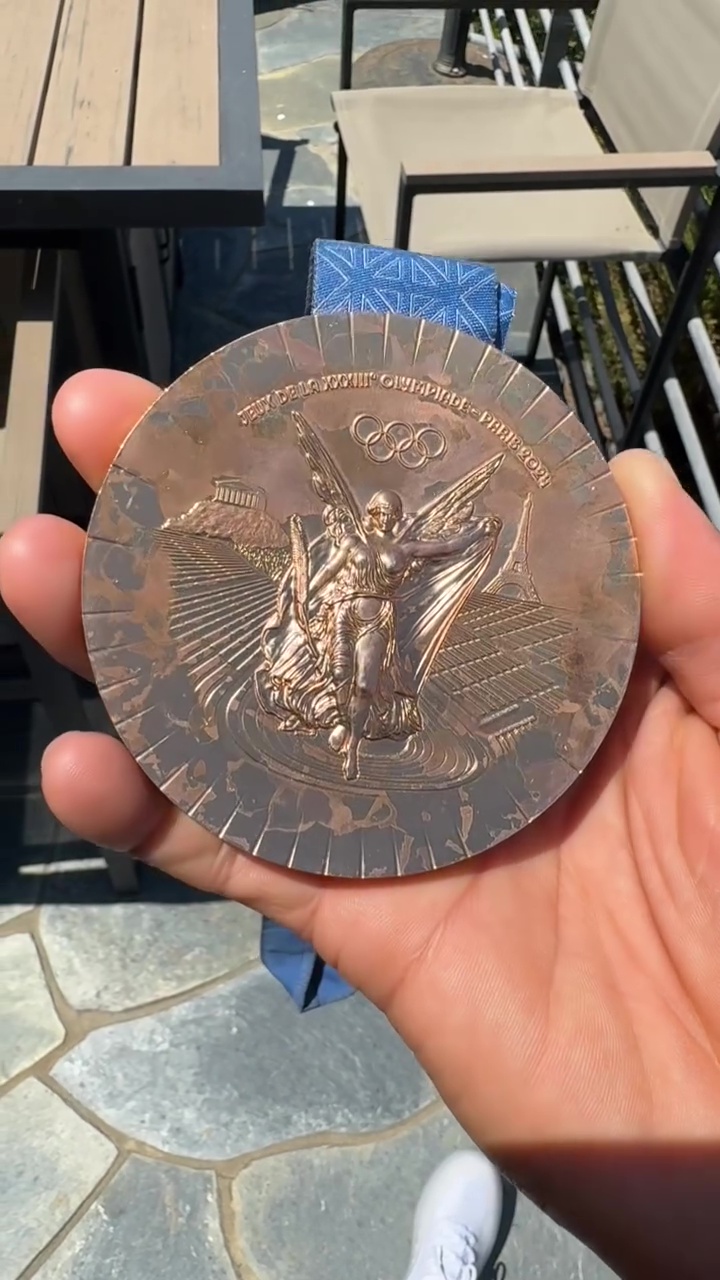 Huston showed off the state of his bronze on Instagram on August 8