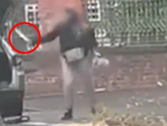 Two men slashed at each other after a knife fight broke out in broad daylight