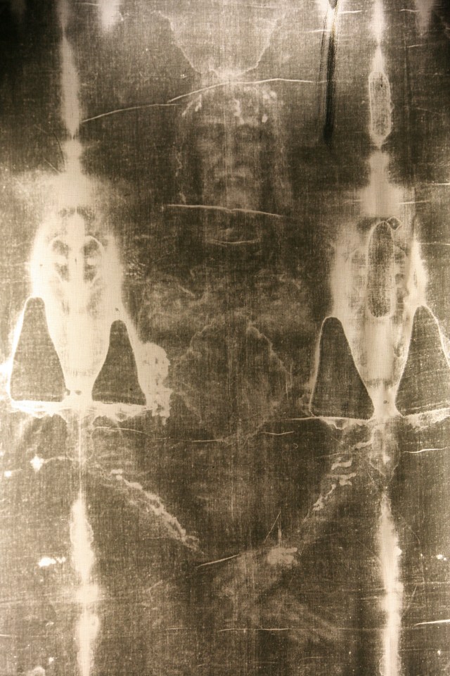 A bombshell book claims that the sacred shroud of Turin is real