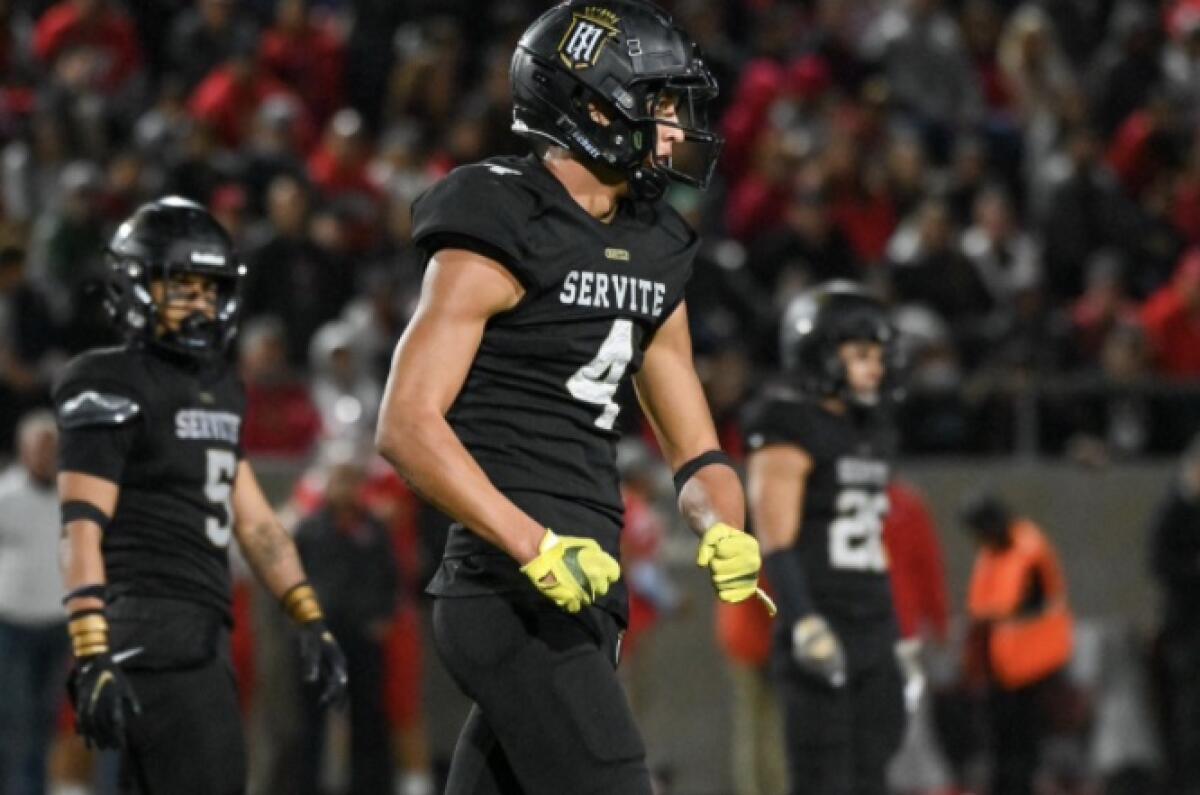 Servite receiver Tetairoa McMillan had 15 receptions against Mater Dei in 2021.