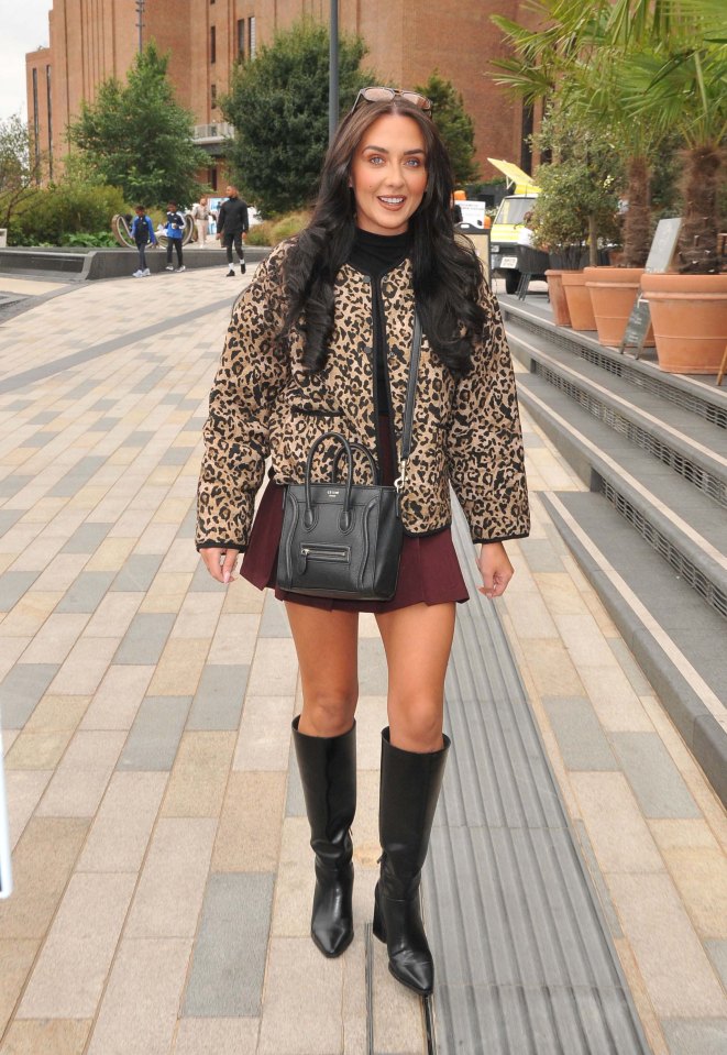 Jess looked chic in leopard-print