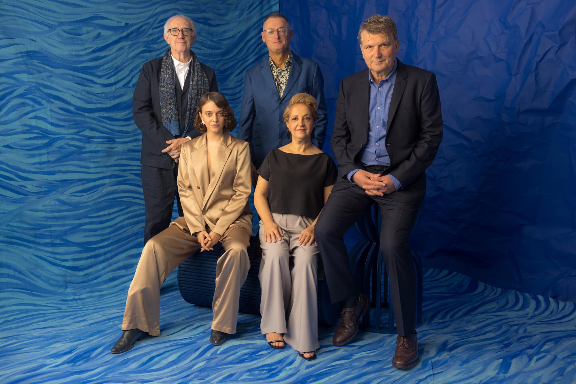  Jonathan Pryce, Alfonsina Carrocio, Jeffery Pope, Vivian El Jaber, and Peter Cattaneo