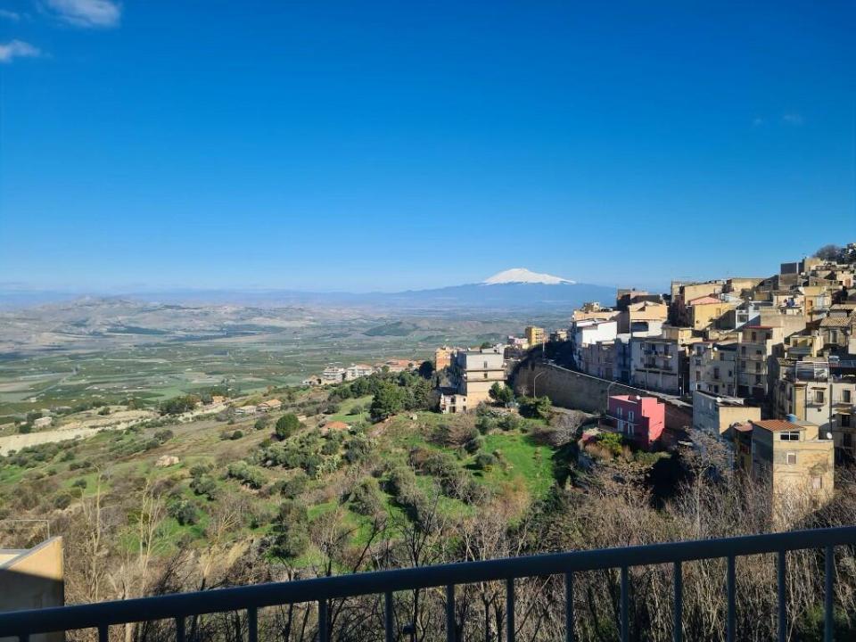 The end of terrace Sicily home has a roof terrace and views over Mount Etna and the old town of Mineo