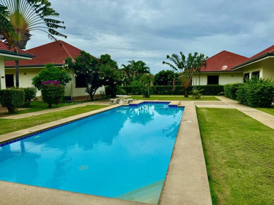 The villa also has a pool, and city services and a golf course are all a 10-minute drive away