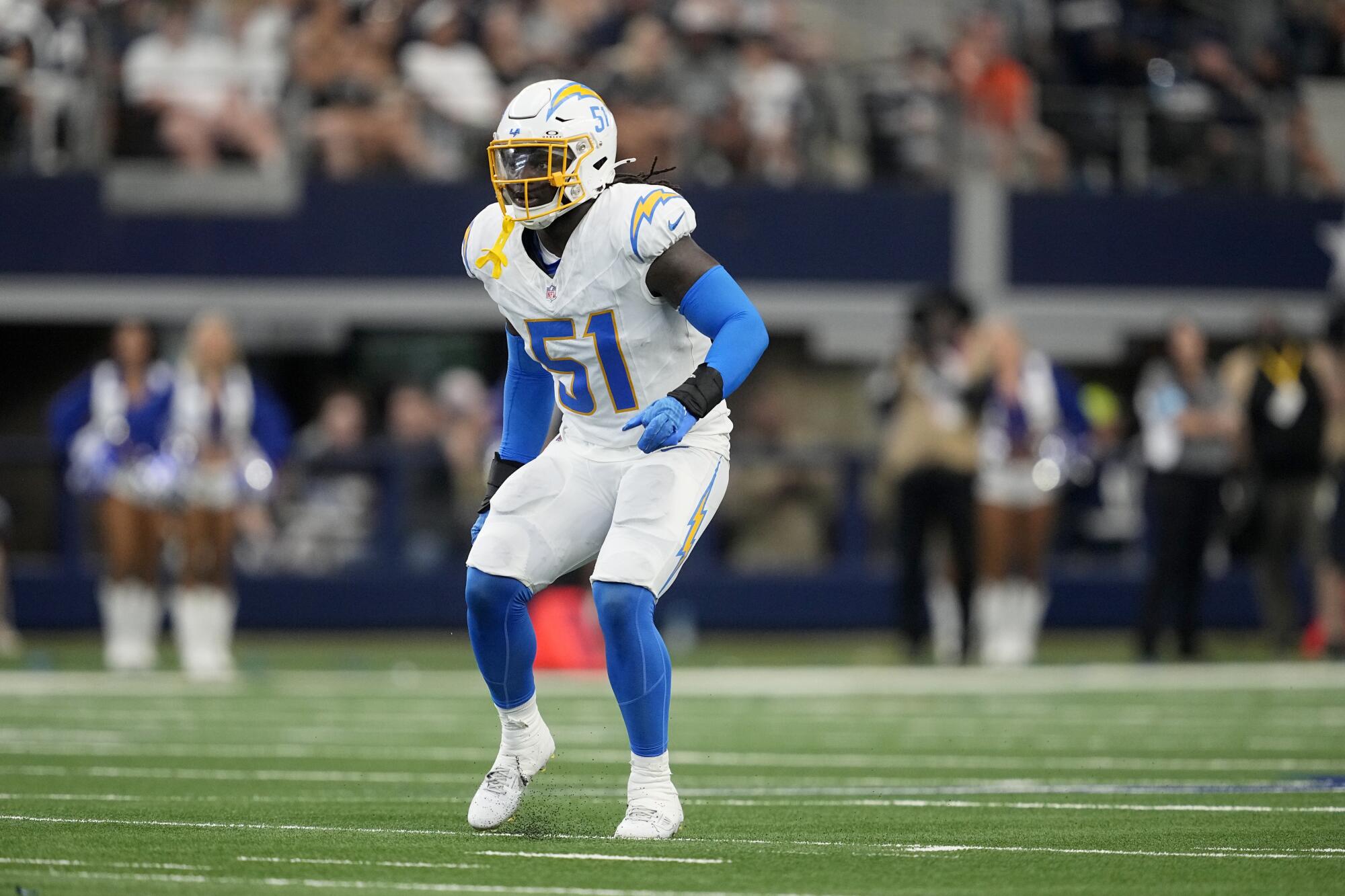  Chargers linebacker Jeremiah Jean-Baptiste drops into coverage.