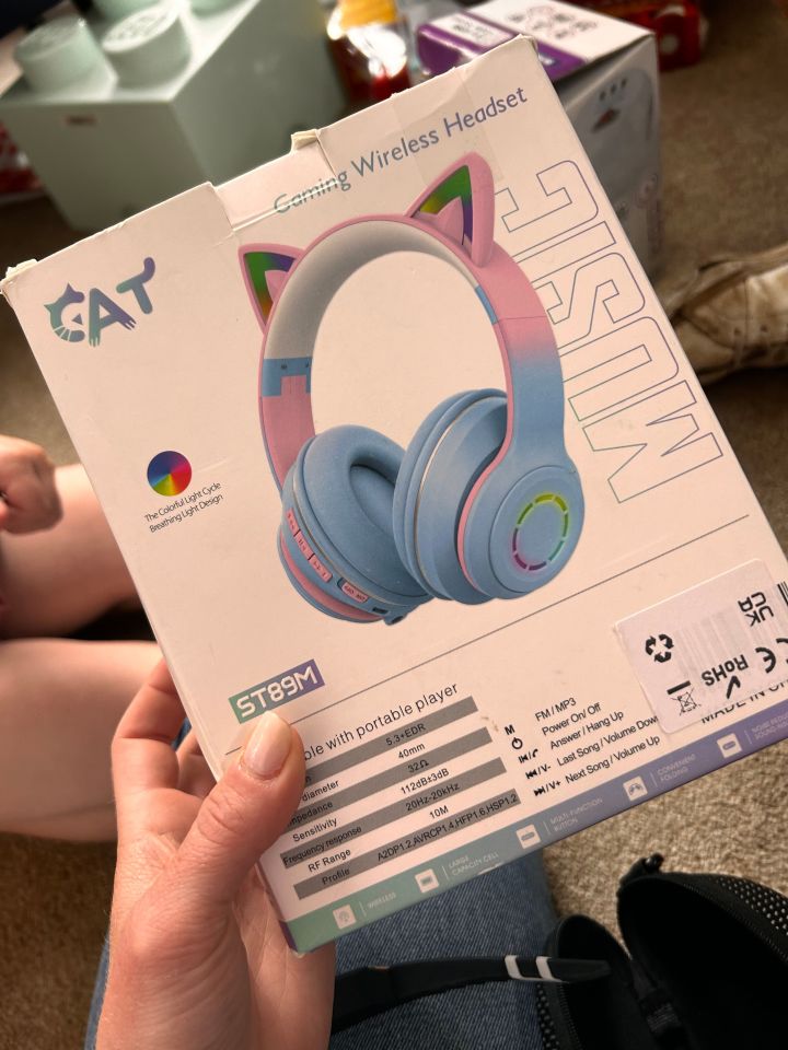 Some could see the bargain buy as taking a gamble but Lucy has managed to nab a set of gaming wireless headphones as part of the deal