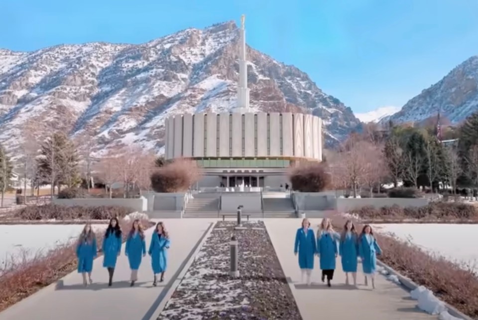 The series follows eight Momtokers who work as Mormon influencers