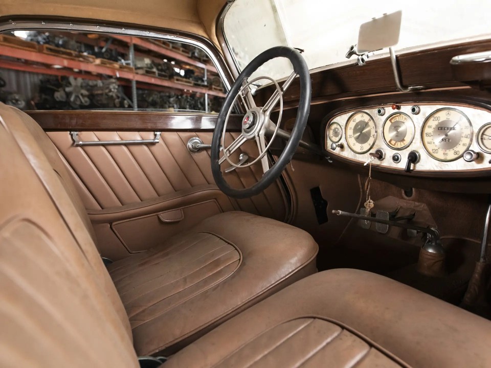 Inside the 1930s classic car