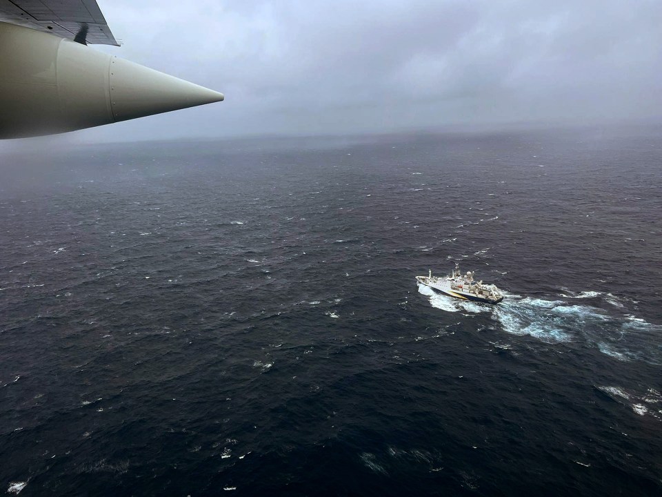 HC-130 Hercules airplanes were used during attempts to recover the Titan and save those aboard