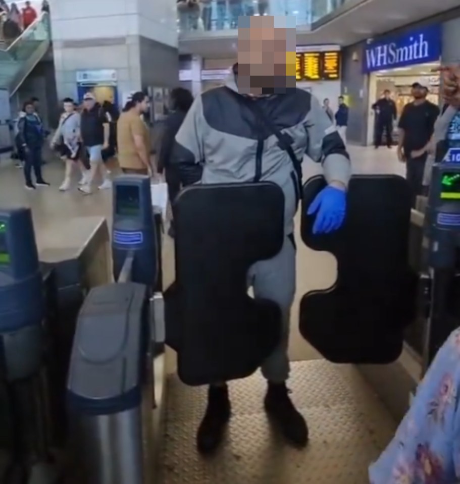 The man can be seen making his way into the station, arguing with nearby commuters and shouting for them to stand back